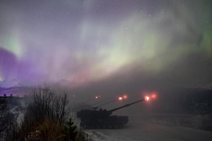 2022년 11월 말~12월 초 노르웨이 북부 트롬스(Troms) 인근에서 실시된 노르웨이 육군의 아틱볼트(Arctic Bolt 2022) 훈련에서 북부여단(Brigade Nord) 포병대대가 K9 자주포 사격훈련을 하고 있다. 사진=노르웨이 군 홈페이지(www.forsvaret.no)