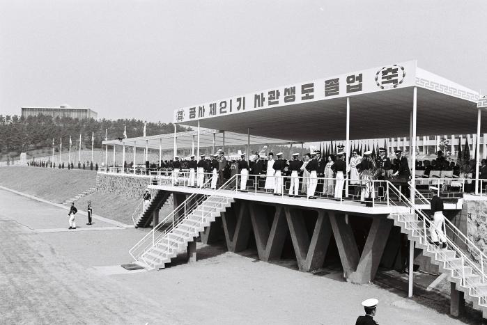 1973년 3월 31일 공군사관학교 제21기 생도들의 졸업식이 거행되고 있다. 국방일보DB