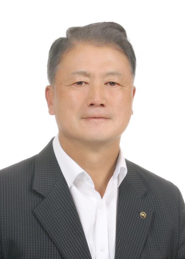 필자 신종태 한국군사문제연구원 객원연구위원은 2010년 국내 최초로 군사학 박사학위를 충남대에서 취득했다. 세계 60여 개국을 직접 답사해 『세계의 전적지를 찾아서』를 냈다.