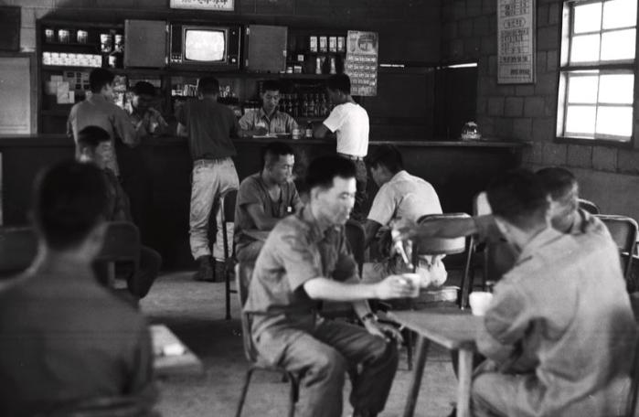 1970년 대 영내 PX 모습 사진=국방일보DB