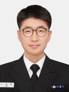 이승철 해군사관학교 윤리학교수 소령