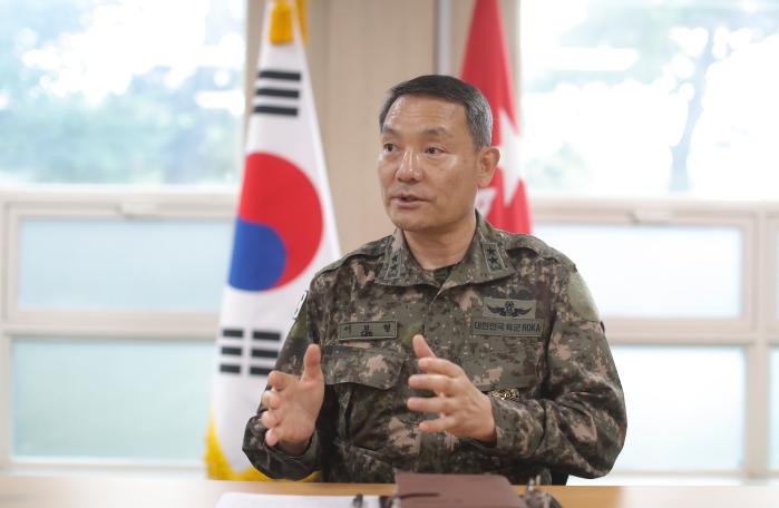 국방일보와 인터뷰를 하고 있는 이보형(육군소장) 드론작전사령부 창설준비단장. 사진=이경원 기자