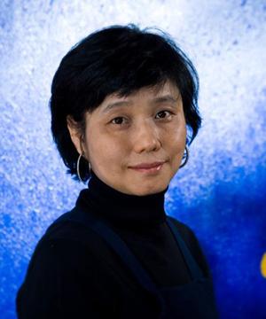 필자 박희숙 작가는 동덕여대 미술대학, 성신여대 조형대학원을 졸업하고 다수 매체에 칼럼을 연재했다. 『명화 속의 삶과 욕망』, 『클림트』, 『나는 그 사람이 아프다』 등을 저술했다.