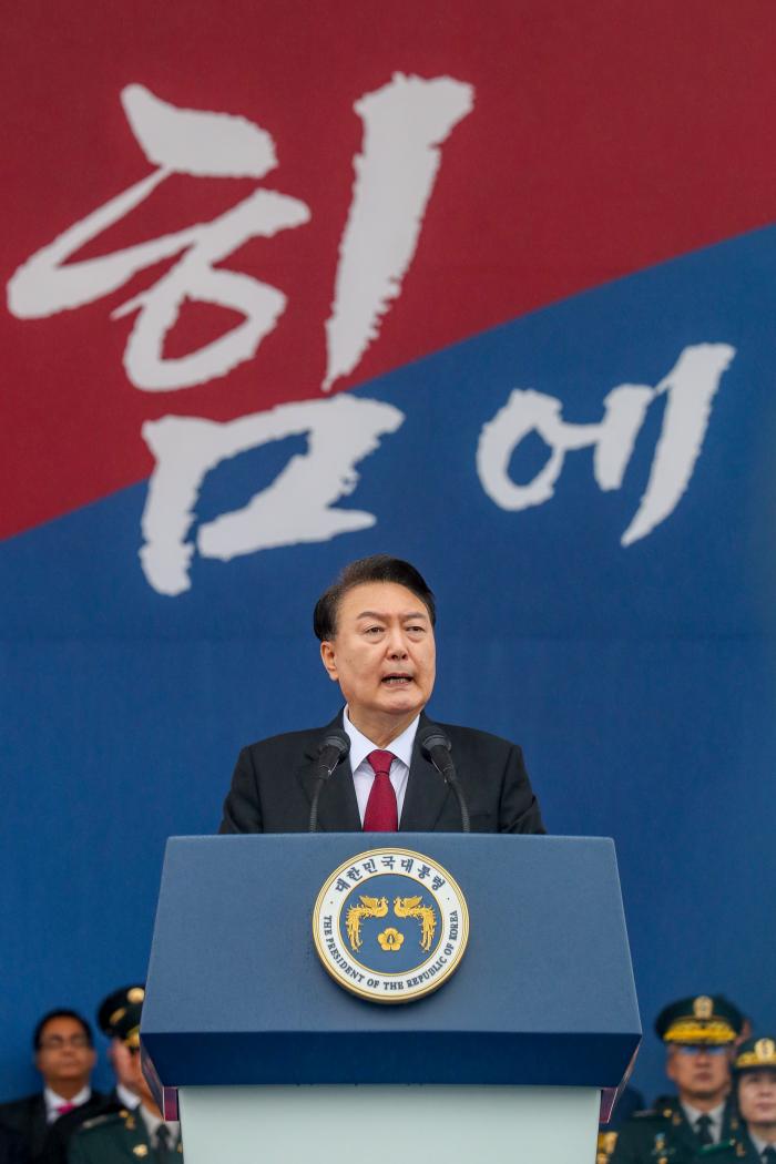 윤석열 대통령이 기념사에서 강한 군대를 통한 진정한 평화 보장을 강조하고 있다. 이경원 기자
