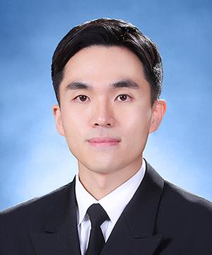 석영달 해군사관학교 교수부 소령