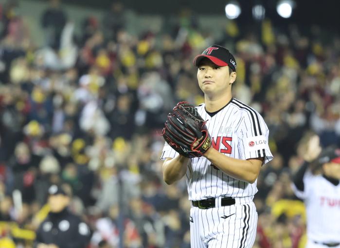 MLB 사무국이 5일(한국시간) 30개 구단에 이정후(왼쪽)와 고우석의 포스팅을 고지했다. 연합뉴스