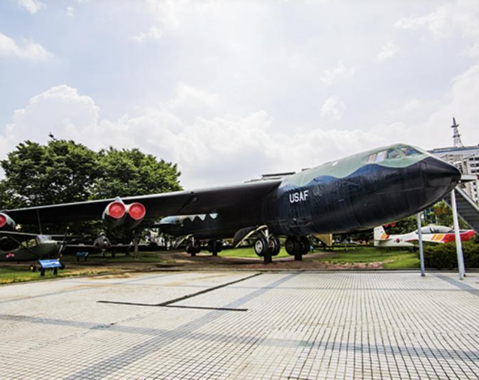 전쟁기념관 야외전시장에 전시된 B-52 폭격기.