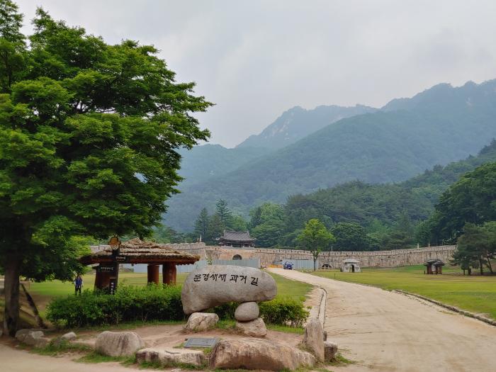 문경새재는 조선시대 영남의 수재들이 과거시험을 보기 위해 한양으로 가던 길목이었다. 사진은 문경새재 과거길. 사진=필자 제공