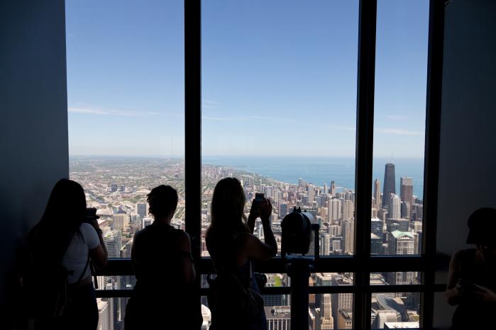 시카고에서 가장 높은 윌리스타워 전망대 에서 바라본 풍경.