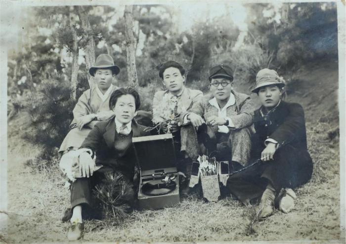 고(故) 차말줄(왼쪽 아래) 일병의 생전 모습. 부대 제공