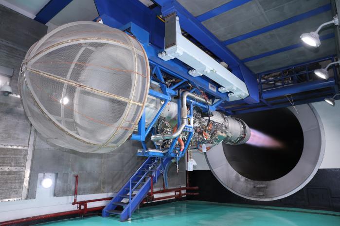 한화에어로스페이스가 생산한 ‘F404’의 1만 번째 엔진 테스트가 진행되고 있다. 한화에어로스페이스 제공