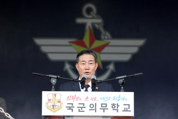 축사하는 신원식 국방부 장관.