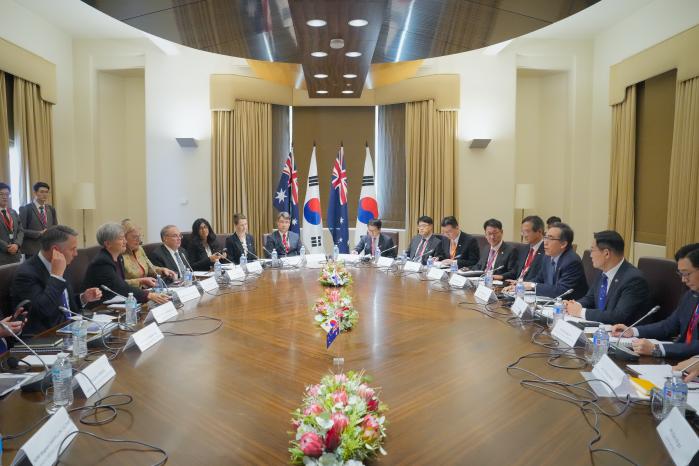 제6차 한·호주 외교·국방 장관회의에서 양국 대표들이 의견을 교환하고 있다. 외교부 제공