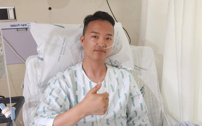 이현재 중사가 최근 부친께 간이식 수술을 마친 뒤 병원에서 회복하고 있다. 본인 제공