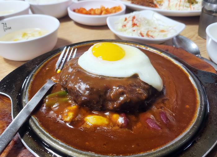 ‘다래함박스텍’의 햄버그스테이크.