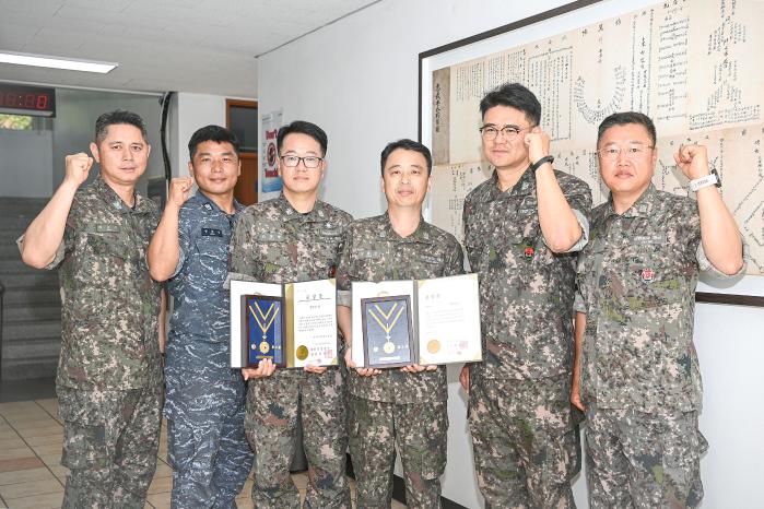 왼쪽부터 해군3함대 훈련대대 곽효선 원사(진), 정후성·김병창·정용호 원사, 김명랑 상사, 배종근 원사.