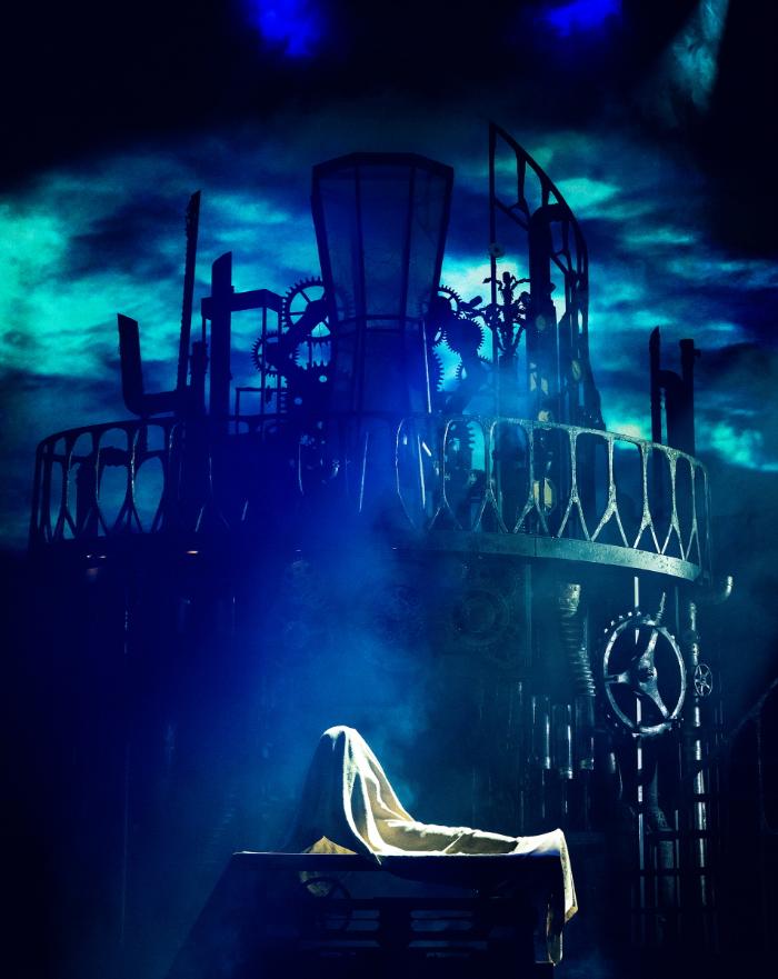 뮤지컬 ‘프랑켄슈타인’의 한 장면. 제공=EMK뮤지컬컴퍼니