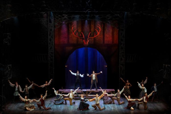 뮤지컬 ‘프랑켄슈타인’의 한 장면. 제공=EMK뮤지컬컴퍼니