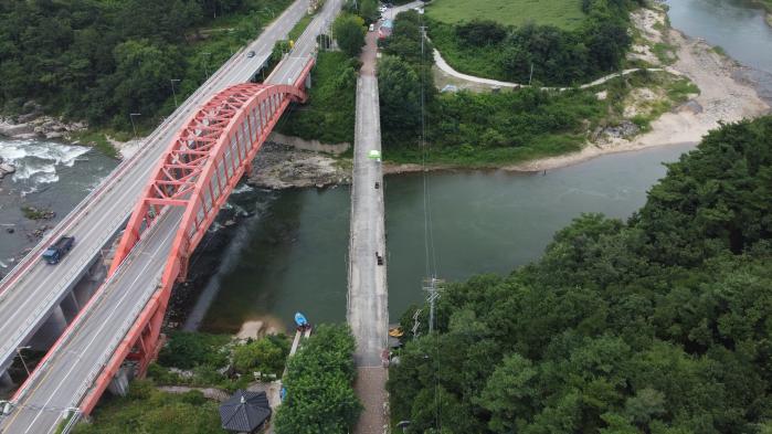 하늘에서 본 승일교(오른쪽)와 한탄대교. 국가유산청