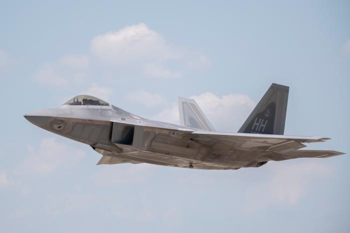  ̷   F-22 .