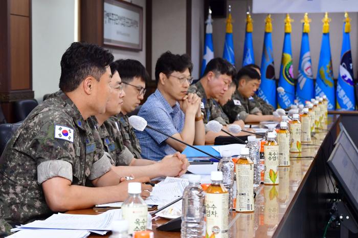 공군교육사령부가 2일 주관한 ‘우주 교육 발전 대토론회’에서 참석자들이 우주작전요원 양성 방안을 논의하고 있다. 사진 제공=성채빈 하사