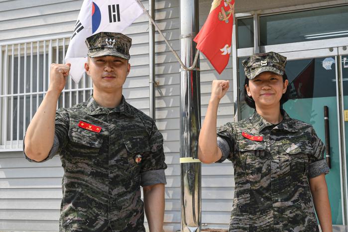 해병대1사단 해안경계부대 송영찬(왼쪽) 대위와 최성은 중사. 부대 제공