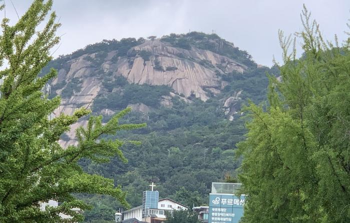 인왕산 치마바위. 필자 제공