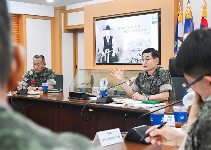 양용모 해군참모총장이 7일 계룡대 해군본부에서 개최한 해양 기반 미래 해군·해병대 발전 방향 토의에서 발언하고 있다. 해군 제공