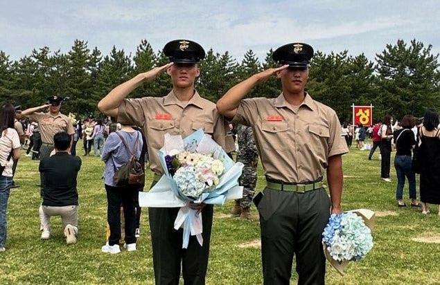 해병대1사단 수색대대 박원규(왼쪽) 병장과 2사단 선봉여단 유동원 병장.