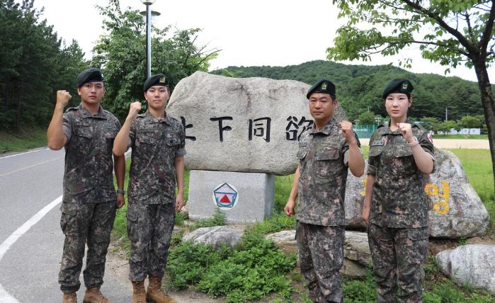 왼쪽부터 육군22보병사단 북진여단 이준재 하사·박승린 병장·이영훈 원사·김소원 중사.