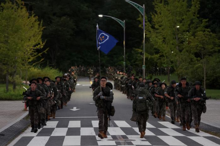 13일 충북 괴산군 육군학생군사학교에서 진행된 전술행군.