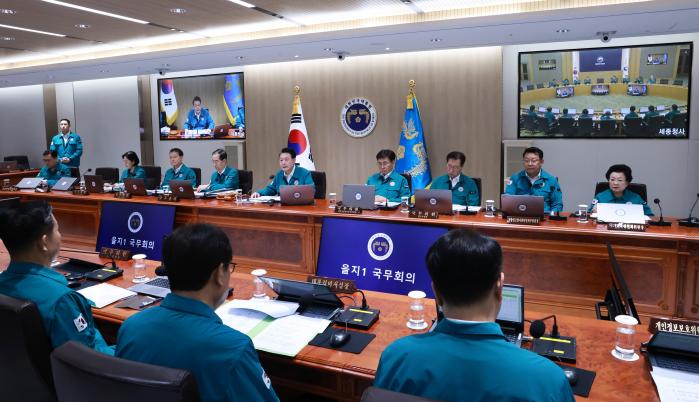 윤석열 대통령이 19일 서울 용산 대통령실 위기관리센터에서 열린 을지 국가안전보장회의를 주재하고 있다. 연합뉴스