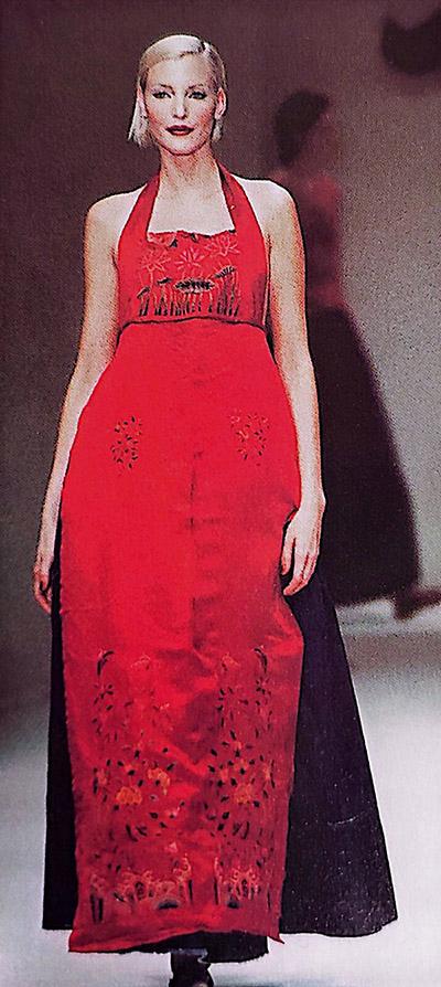 진태옥, 레드 자수 이브닝드레스(S/S 1995). 출처=The Fashion Book(1998)