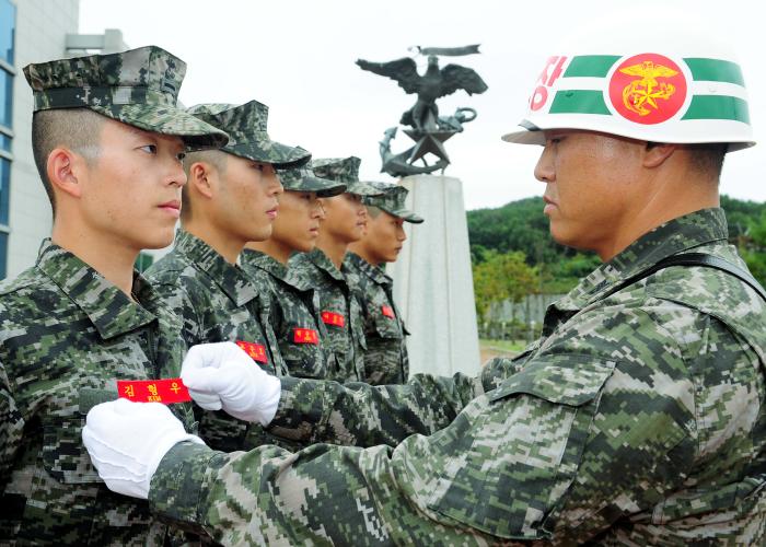 해병대 ‘빨간명찰’ 수여식.