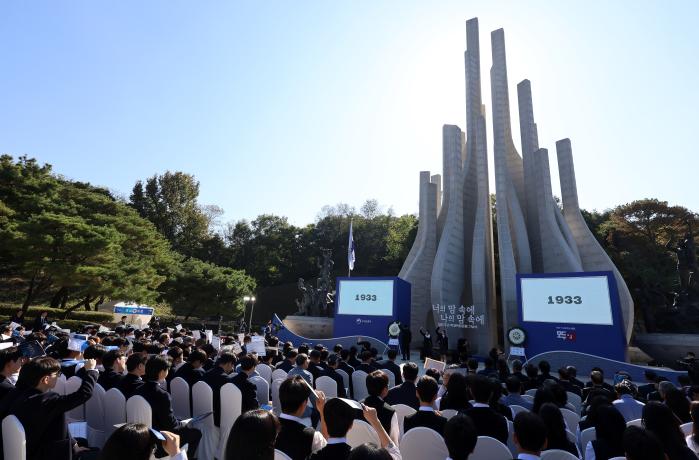 3일 광주 서구 화정동 학생독립운동기념탑에서 제95주년 학생독립운동 기념식이 열리고 있다. 연합뉴스