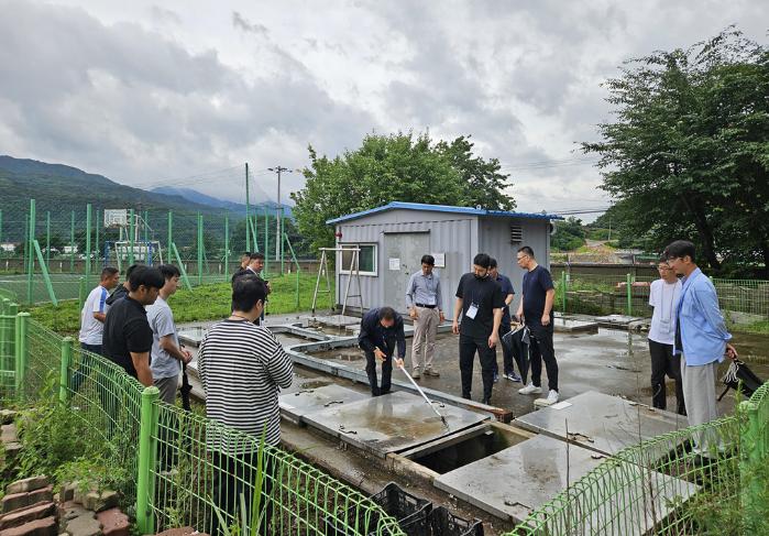 국방부가 지난 7~10월 전개한 군 환경관계관 교육에서 참석자들이 환경관리 시설의 관리방법을 실습하고 있다. 국방부 제공