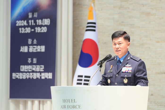 이영수 공군참모총장이 19일 열린 ‘제20회 항공우주법 세미나’에서 개회사를 하고 있다. 공군 제공