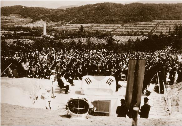 철기 이범석 장군 안장식 장면. 필자 제공