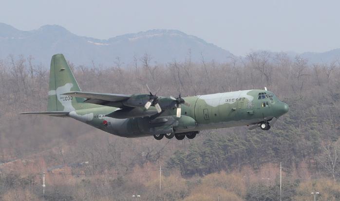 C-130H 수송기.