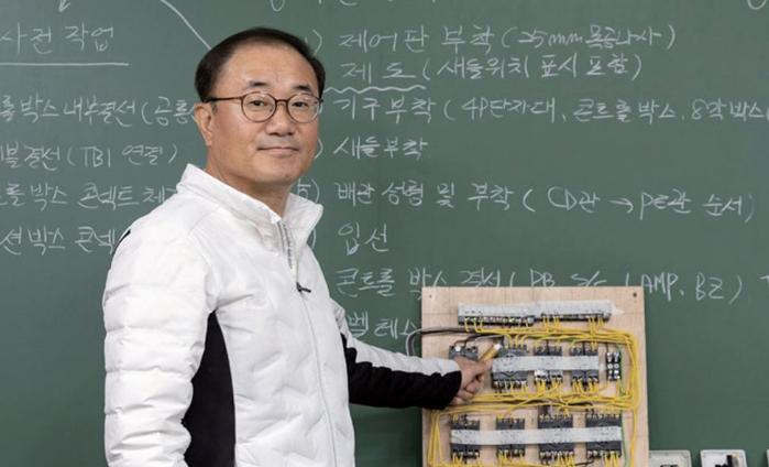 최홍균 예비역 해군상사.