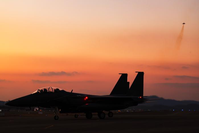 최종기회점검을 마치고 대기 중인 F-15K.