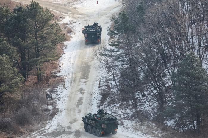 기동하는 미2사단/한미연합사단 스트라이커 장갑차들.