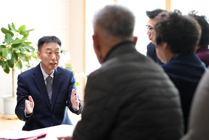 최용호 민조단 1조사대장이 조사 결과를 설명하고 있다.