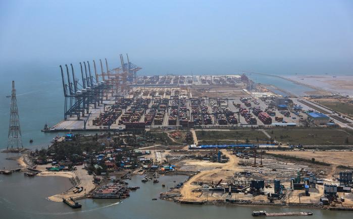 미국의 관세정책으로 베트남의 국가 발전 목표에 제동이 걸린 것은 사실이지만 최근의 국제정세는 헤징에 익숙한 방향으로 전개되고 있다. 베트남 하이퐁 국제컨테이너터미널.  연합뉴스