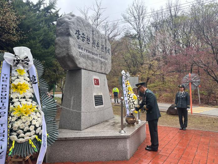 육군5보병사단이 22일 경기 연천군 장승천전투 전적비에서 ‘장승천 전투 추모행사’를 하고있다.