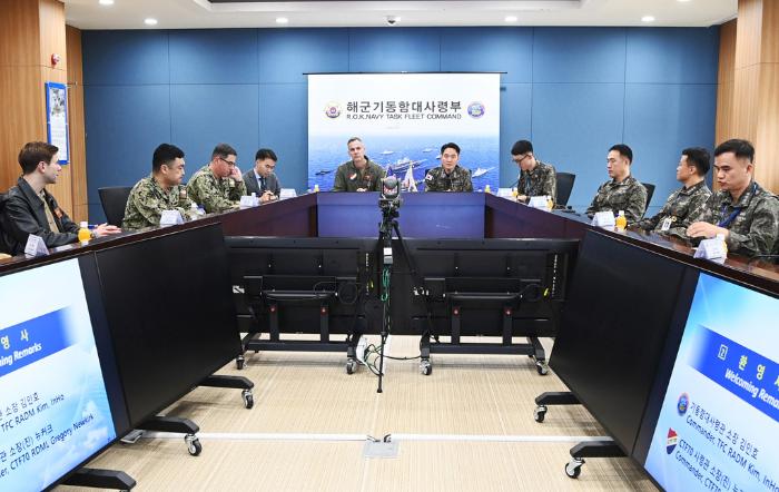 김인호(가운데 오른쪽) 해군기동함대사령관이 지난 25일 열린 한미 복합전위원회에서 발언하고 있다. 사진 제공=김병훈 상사