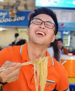 필자 박민우는 '25박26일 치앙마이 불효자 투어' '1만 시간 동안의 남미' '지금이니까 인도, 지금이라서 훈자' 등을 쓴 여행작가다. 방송을 통해 세계 각지의 삶과 문화를 전달하기도 했다.