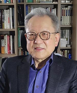필자 박의수 강남대학교 명예교수는 재직 시 학생·교무·기획처장을 역임했으며, 한국교육철학학회 회장과 흥사단 중앙수련원 원장 및 교육운동본부 상임대표로 봉사했다.