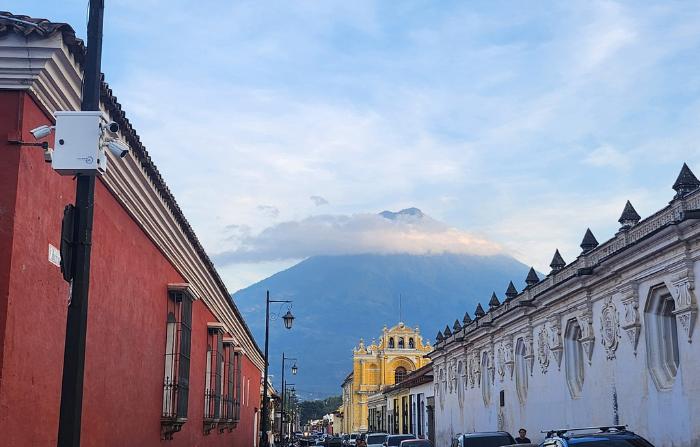 안티과는 클래식 혹은 고전이란 뜻이다. 옛 정취를 고스란히 간직하면서도 젊고 화려해진 안티과는 누구라도 동공이 확장되는 도시다.