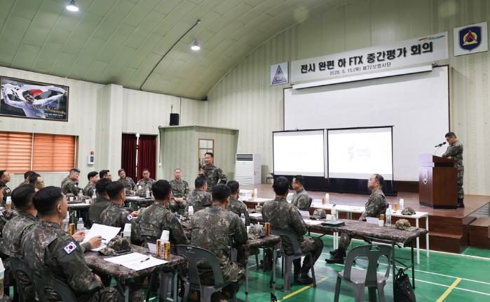 김관수 육군동원전력사령관이 15일 올해 첫 동원훈련 추진평가회의에서 발언하고 있다. 부대 제공
